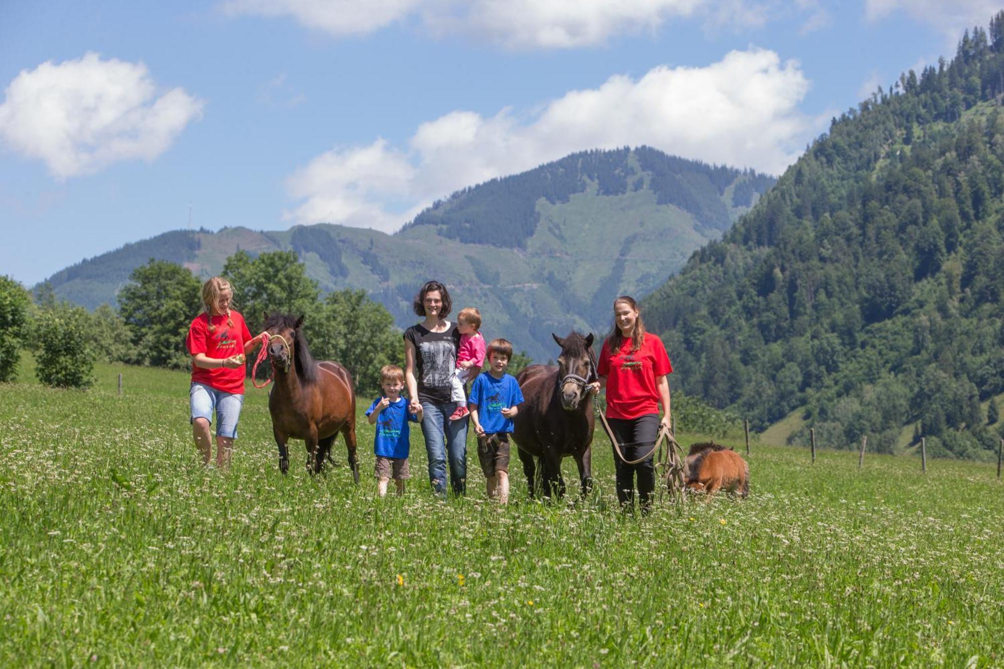 Feriendorf Ponyhof Hotel Fusch an der Grossglocknerstrasse ภายนอก รูปภาพ